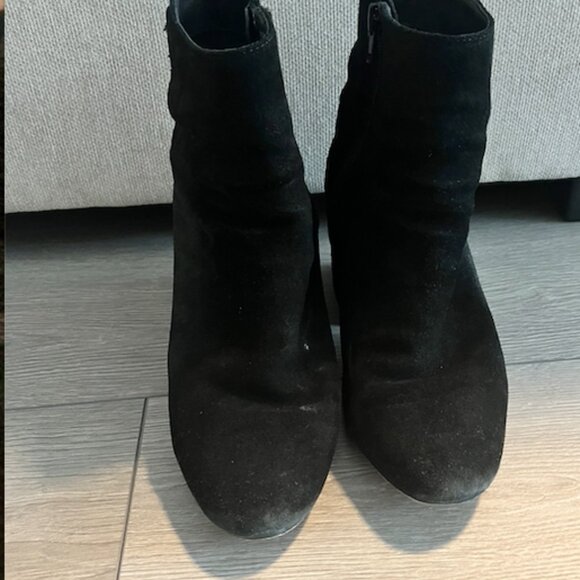 Urban Outfitters Black Suede Ankle Boots - Picture 4 of 4